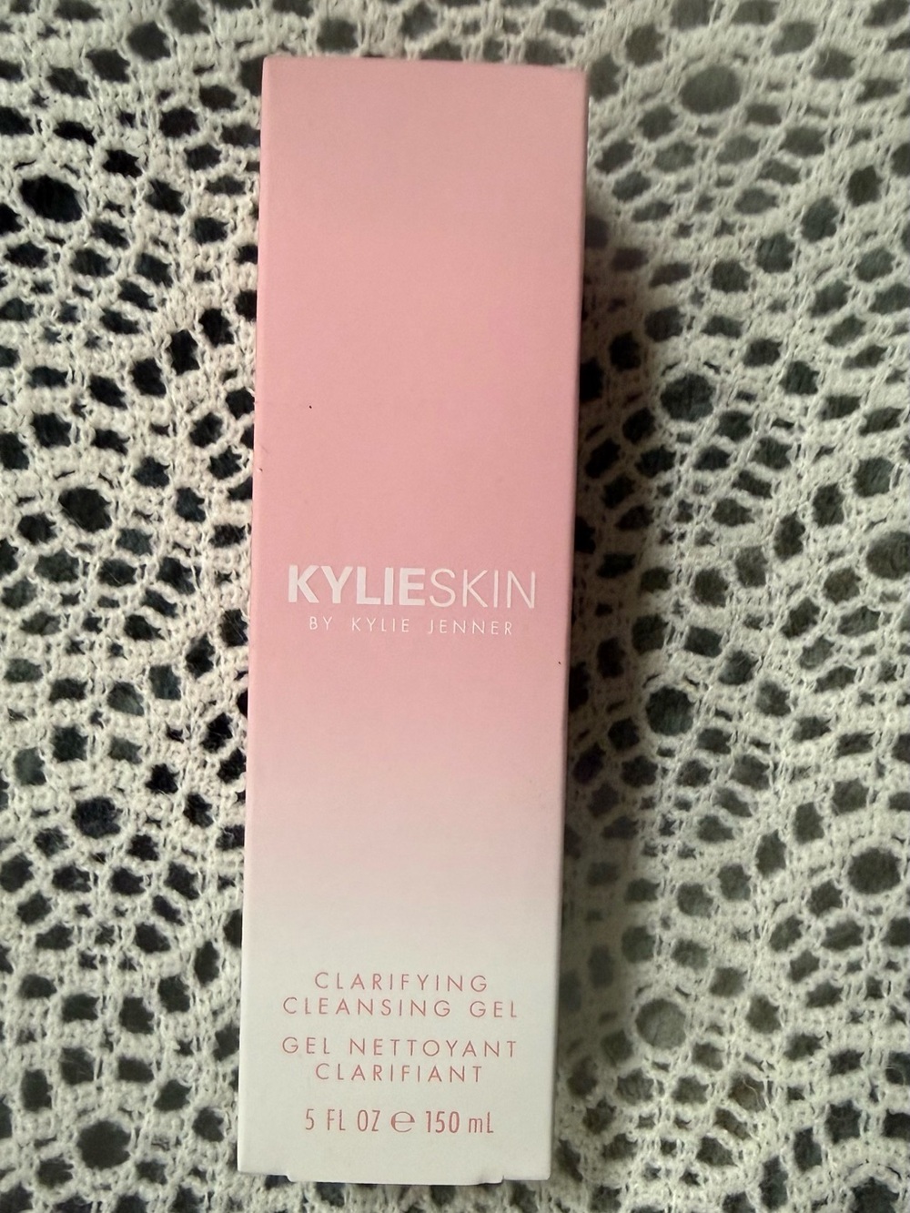 KYLIE SKIN Clarifying Cleansing Gel — Pink